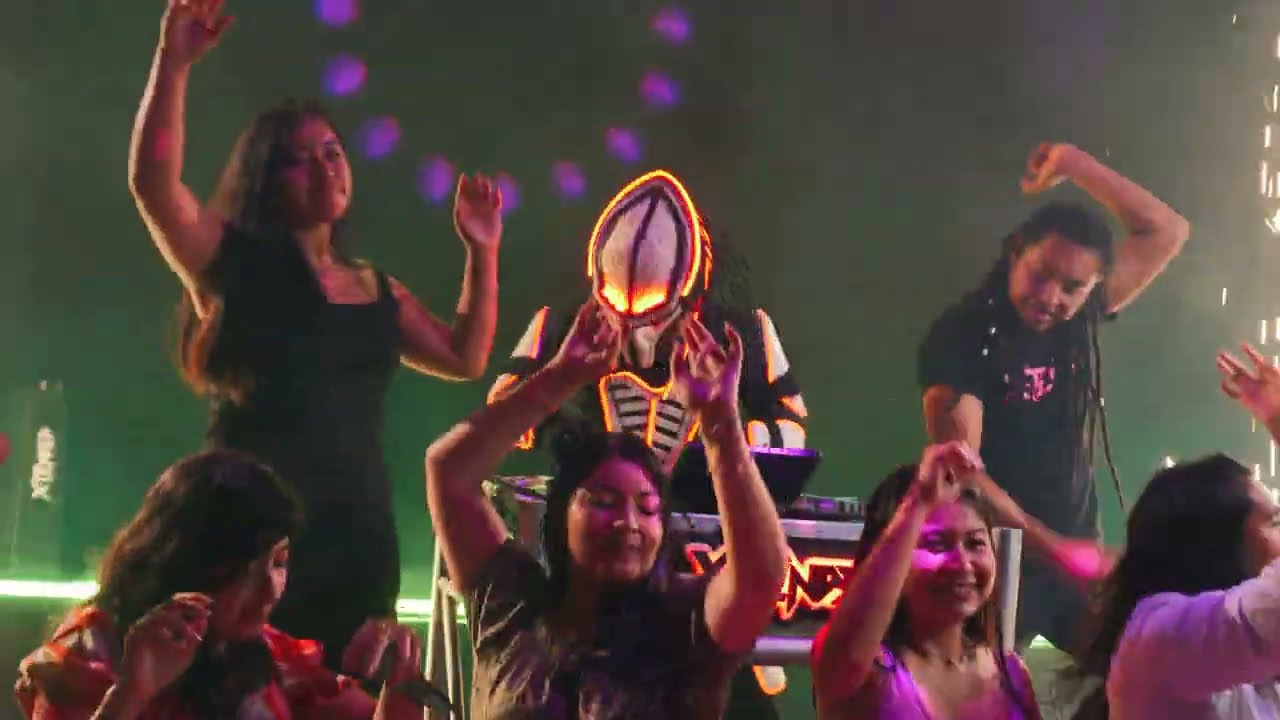 X tended - Fiesta En El Pueblo (Video Oficial)