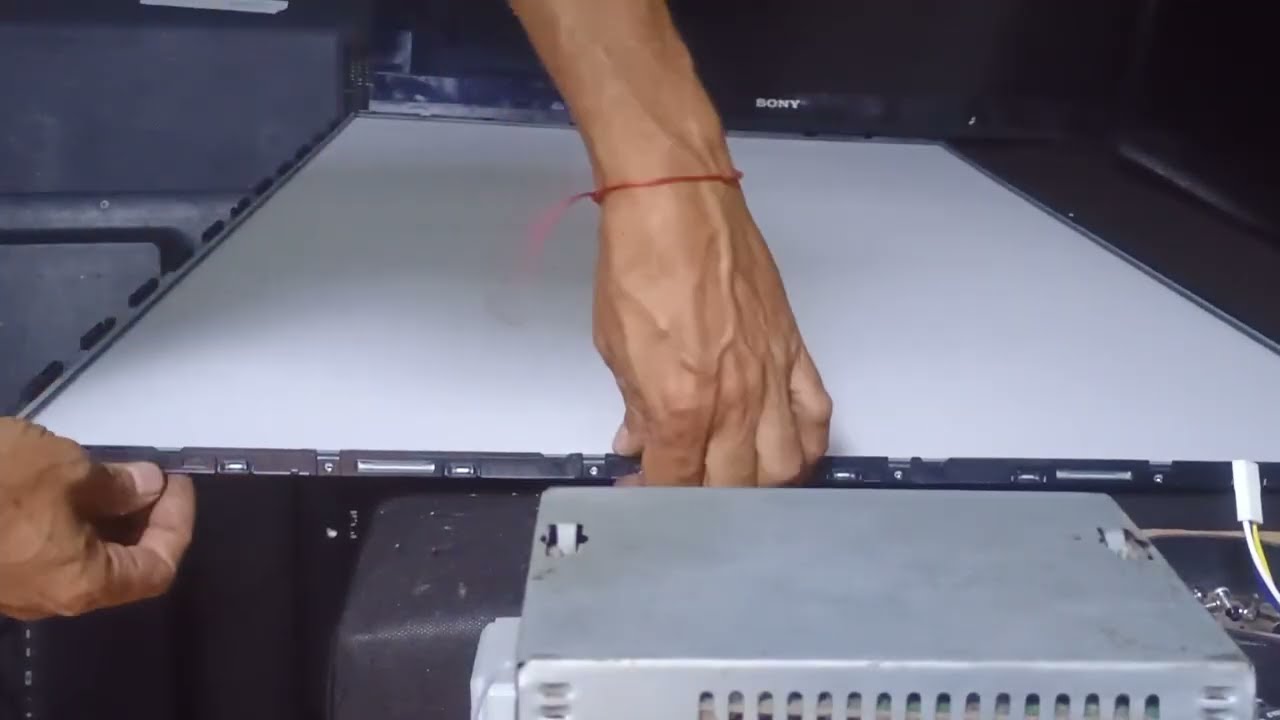 Tv LG 55uh6150 imagem escura de um lado e tirando display fácil fácil 👏