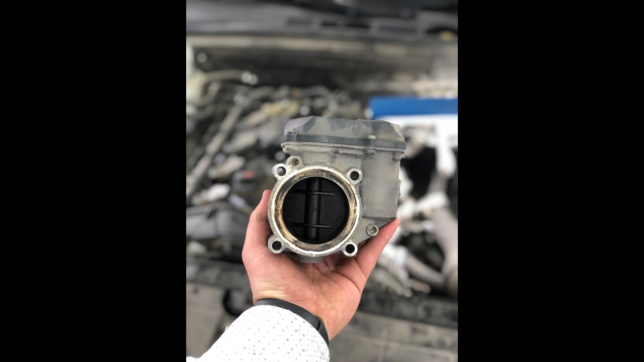 ЧИСТКА ДРОССЕЛЬНОЙ ЗАСЛОНКИ AUDI A4 B8 QUATTRO 2.0TFSI CLEANING THROTTLE AUDI A4 B8 QUATTRO 2.0TFSI