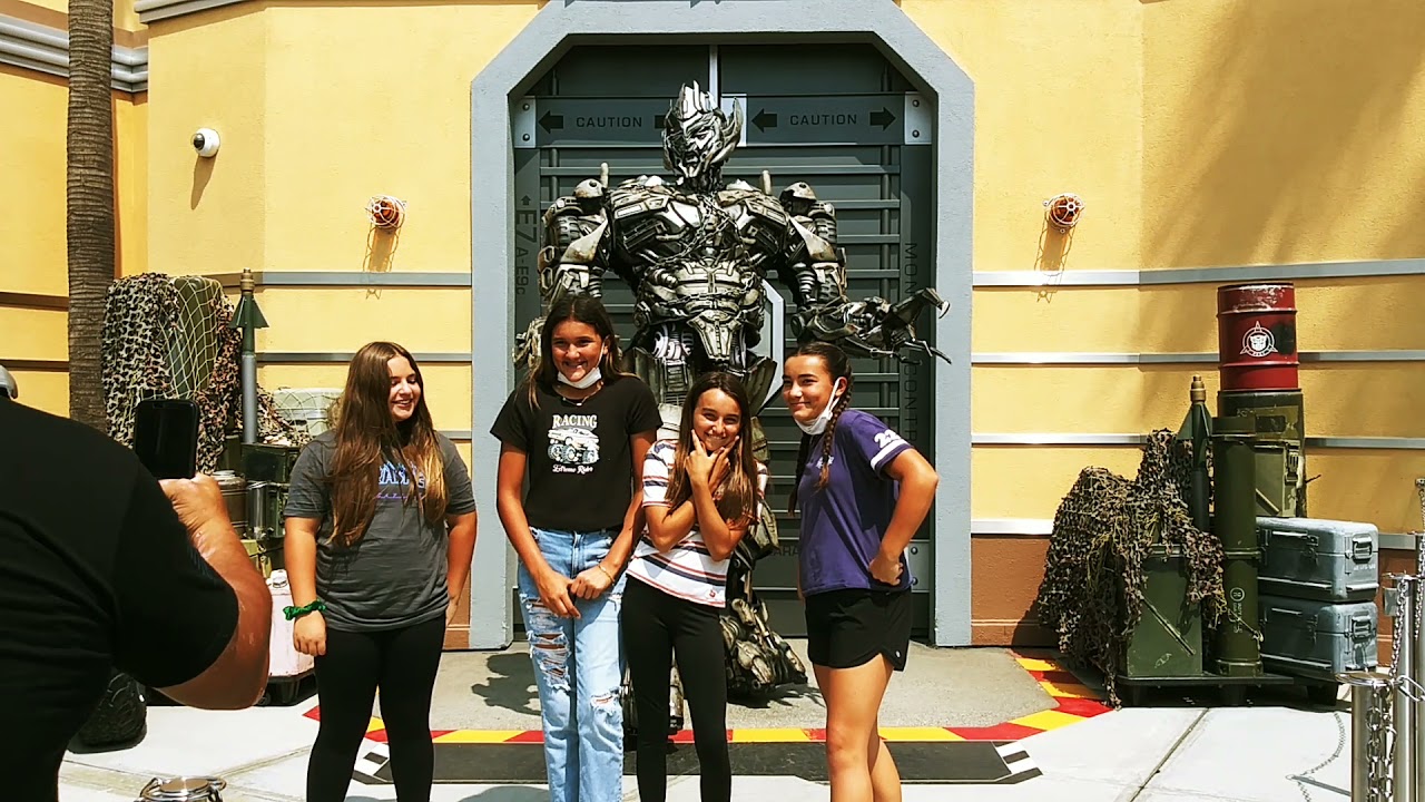 Oh crap Megatron destroys egos atl Universal Studio Hollywood