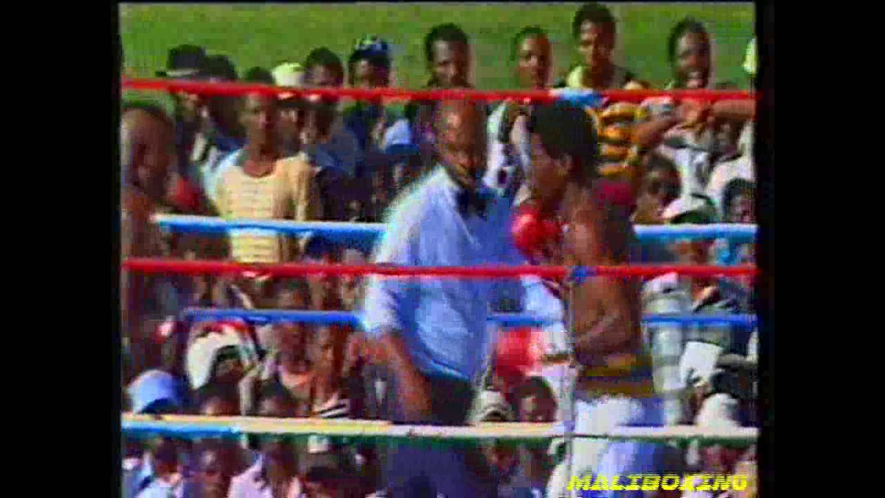 Mxhosana Jongilanga vs Zweni Ngcongolo at Sisa Dukashe Stadium-29Mar87