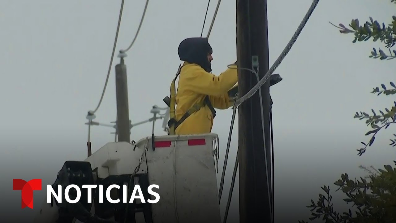 Brutal tormenta deja varios muertos y más de 1 millón de casas sin electricidad | Noticias Telemundo