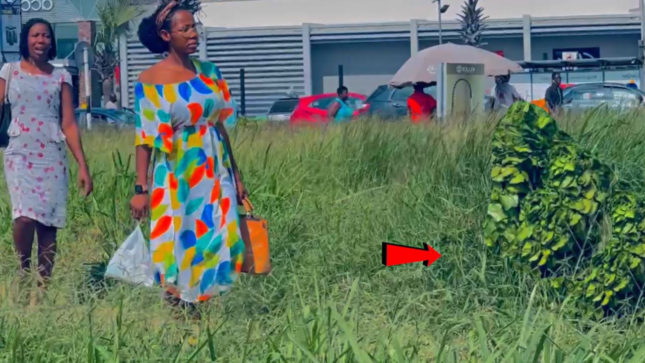 SHE has no idea what’s infront of her! Bushman Prank