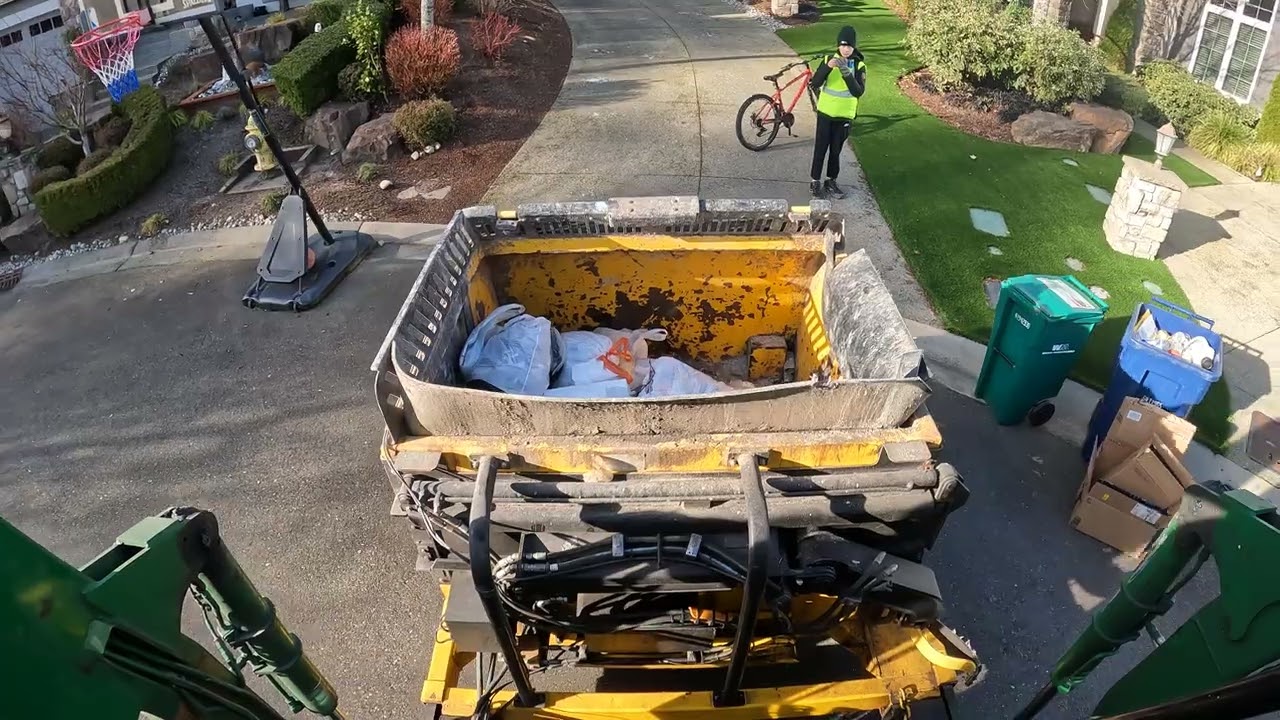 Autocar Heil FL on trash Curotto can POV