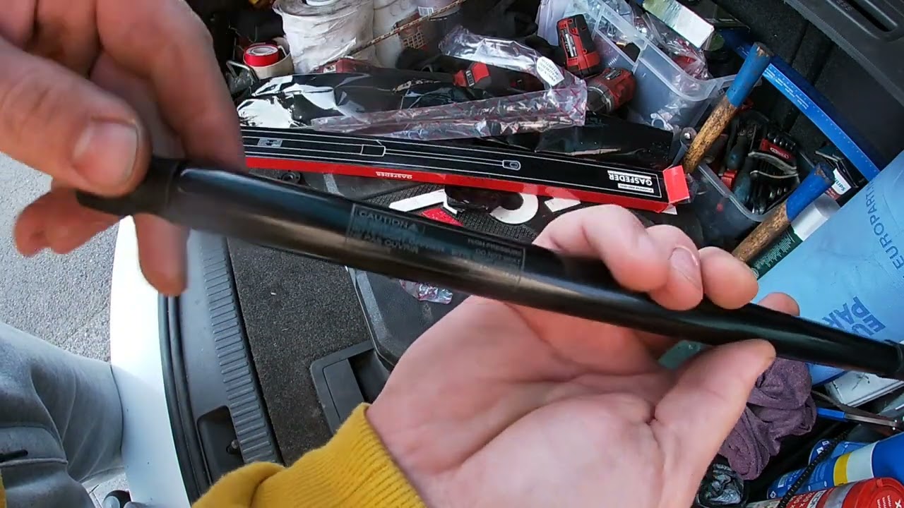 Umboxing si montat telescoape haion la Skoda Octavia 3