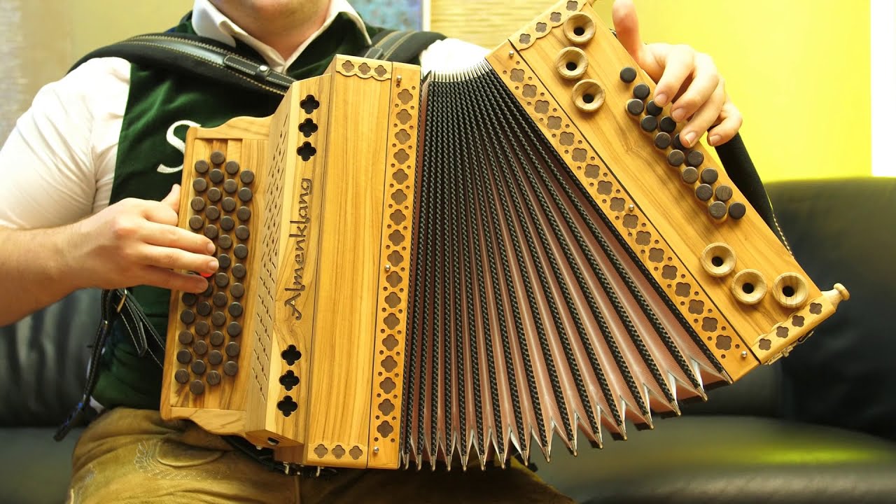 Die lustigen Hammerschmiedgselln in B-Es-As-Des, Harmonika-Veronika....Quetschnbua in Action!