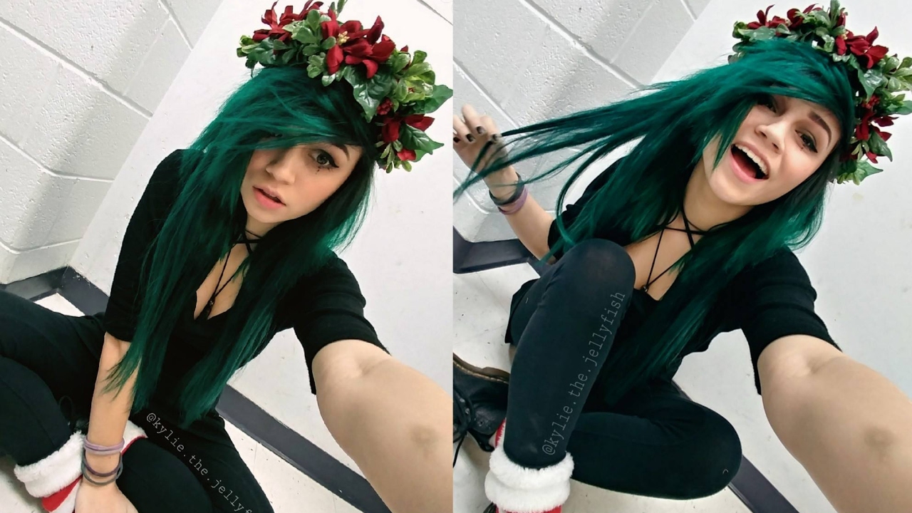 How I Dyed My Hair Forest Green for Christmas! | Kylie The Jellyfish