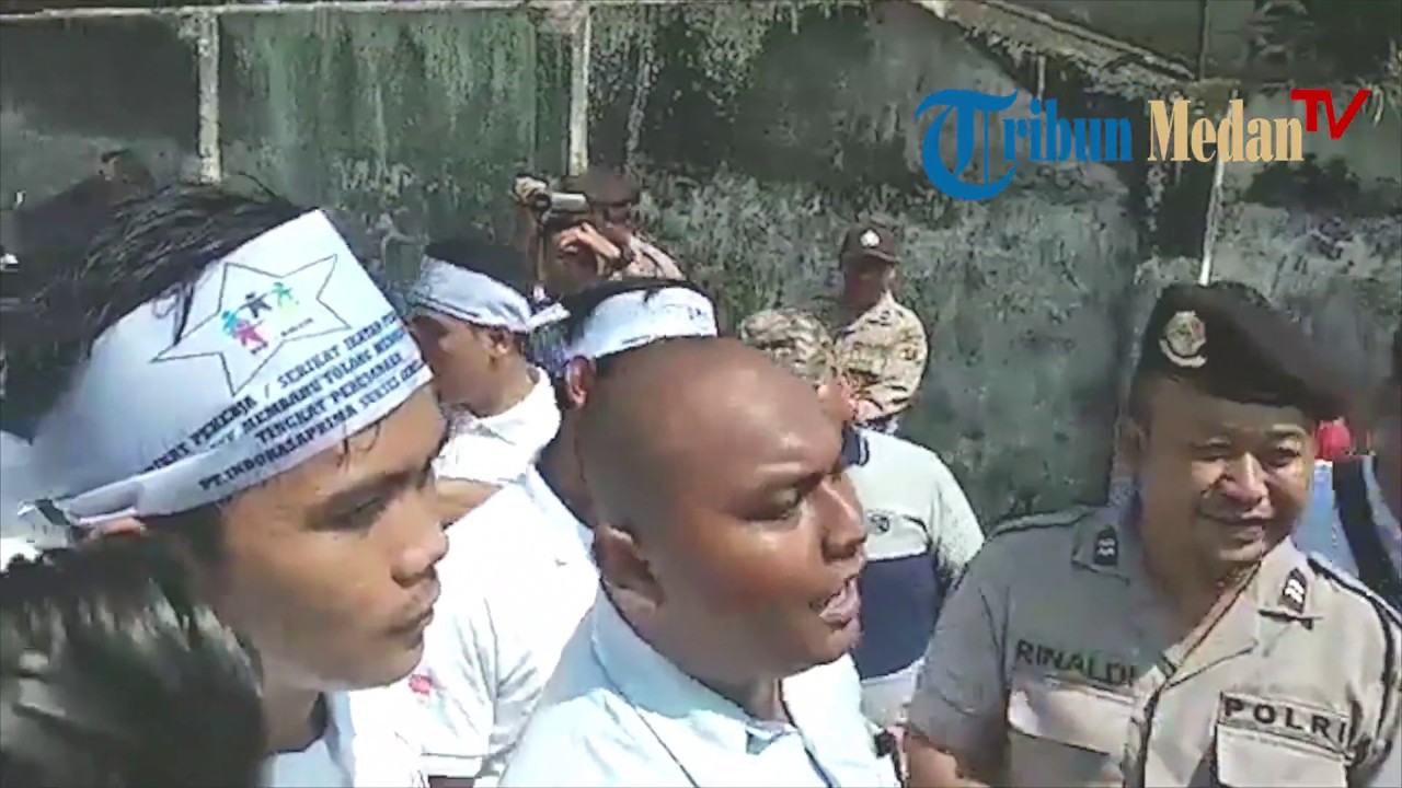 Serikat Buruh Solidaritas Indonesia melakukan aksi protes di PT Indorasaprima Sukses Gemilang