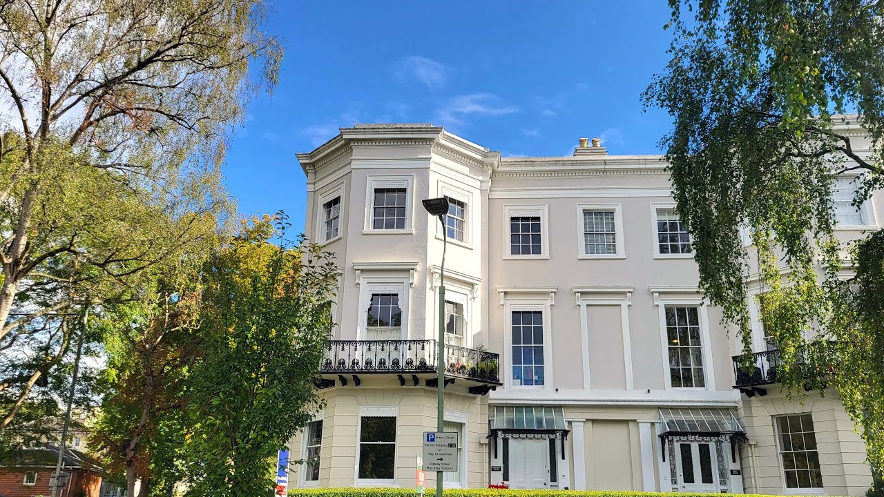 Elegant Pittville Lawn Garden Apartment