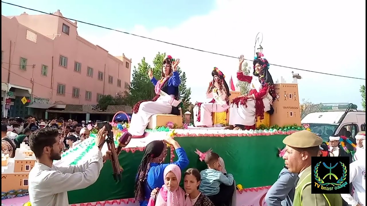 جولة في موسم الورود في قلعة مكونة (لفيشتاا) على انغام عبد العزيز احوزار