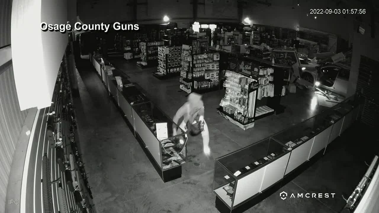 WATCH: Stolen car used in smash-and-grab theft at gun store in Wright City