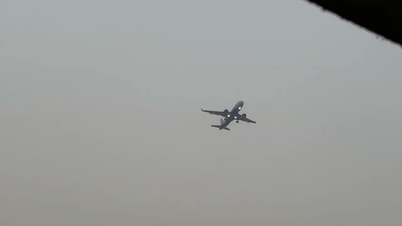 🔥 Golden Hour @IndiGo6E @airbus  A320neo Landing from Jaipur ✈️ to Navi Mumbai #nmia #japiur