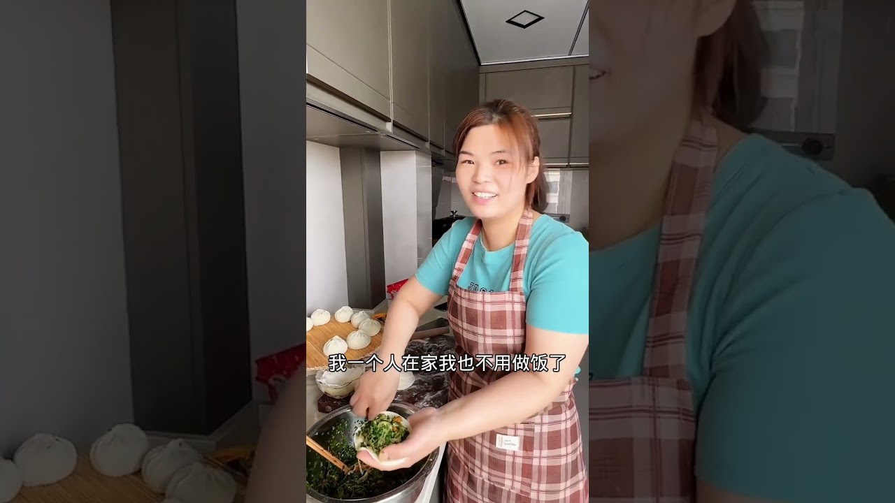 冰箱里还有点扇贝，加点粉丝，蒸韭菜包子吃，味道还不错，海鲜味😇#新农人计划2024 #一日三餐人间烟火