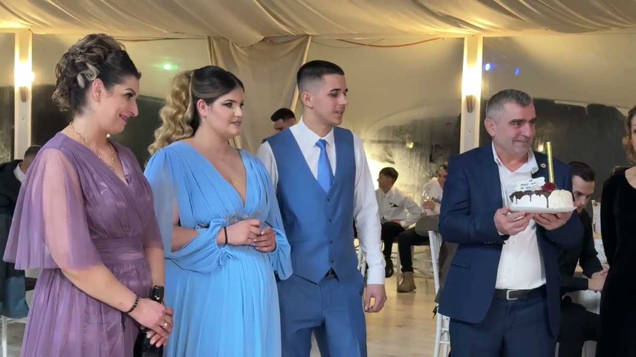Chiar dacă nu sunt copiii lui, îi iubește și îi ajută ca și cum ar fi 🙏🏼🥰🥹🥹🎂🥂🙏🏼
