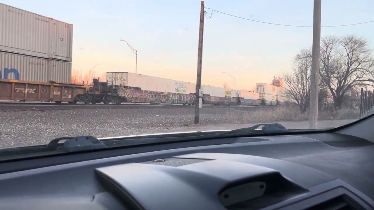 BNSF & Ferromex on intermodal Q807 