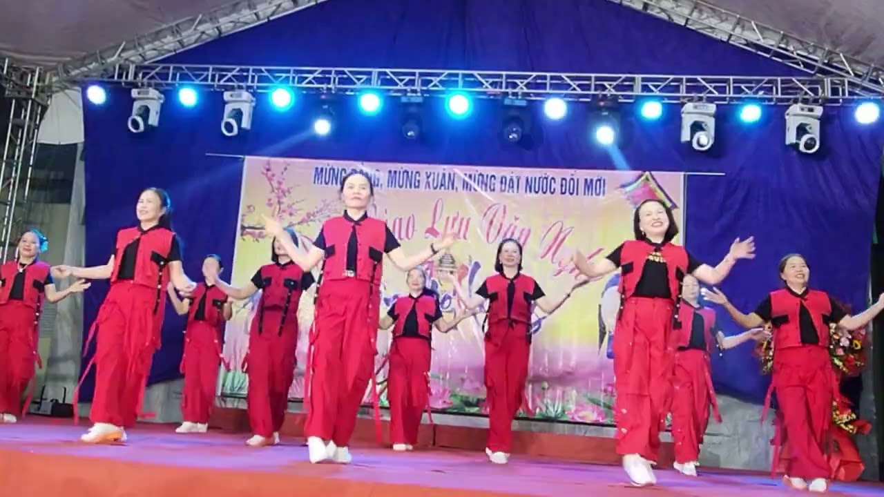 CLB shuffle dance HOA NẮNG với bài DỊU DÀNG SẮC XUÂN ( gây chấn động )
