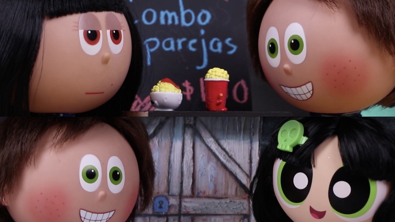 CHICOZAPOTE se ENAMORA BIRRIA de DISTROLLER y BELLOTA de las CHICAS! - Juguetes Fantásticos