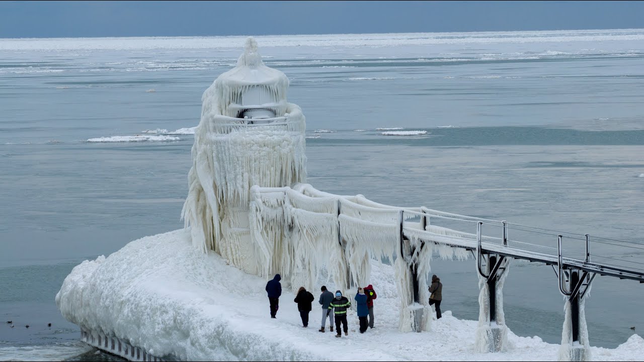 WARNING: Crowds Walk Out on Ice-Covered Pier at St. Joseph Lighthouse Despite Safety Signs 6K Drone
