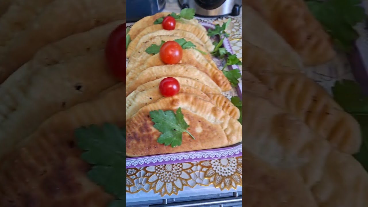 Добрыйдень друзья. Нажарила чебуреки. Всем приятного аппетита❤️🌿⚘️🌿