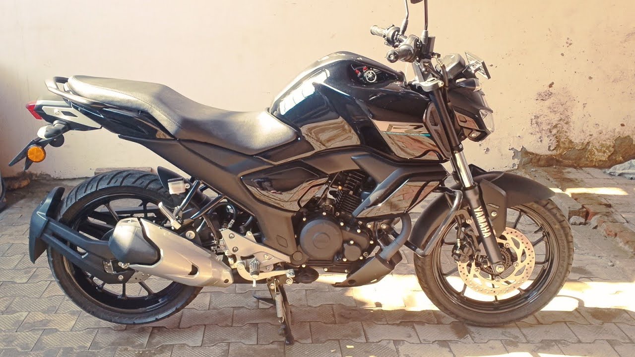 How to do the service of Yamaha FZ V3 at home and clutch seating