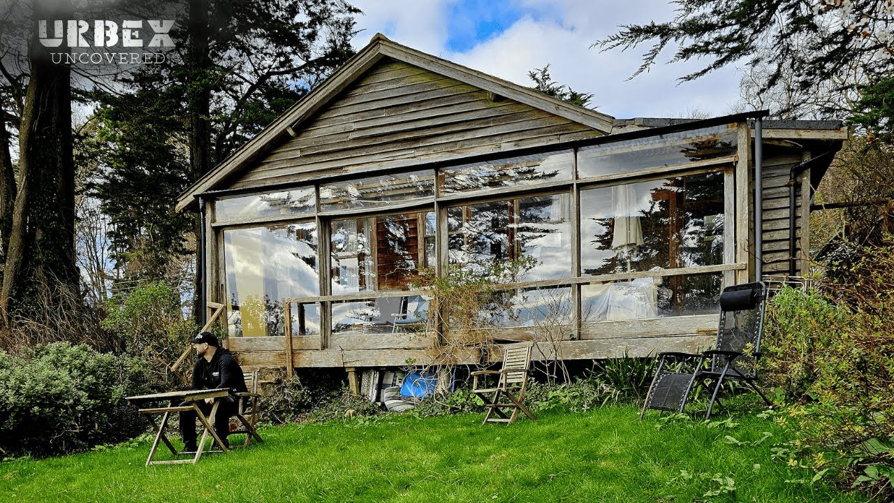 Untouched ABANDONED HOUSE With Everything Left Inside - The Model Makers House!