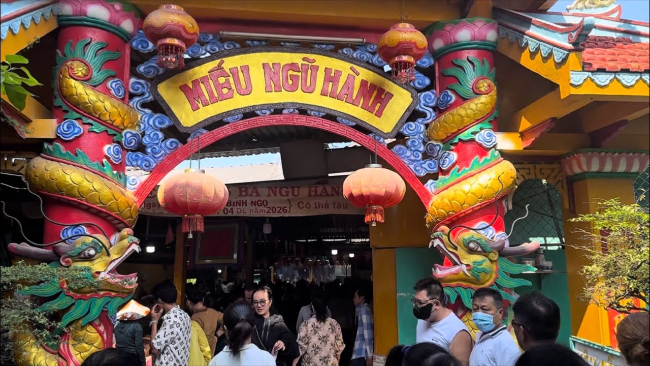 Rằm tháng giêng người dân đi lễ”chùa bà châu đốc 2”nhà bè quá đông 