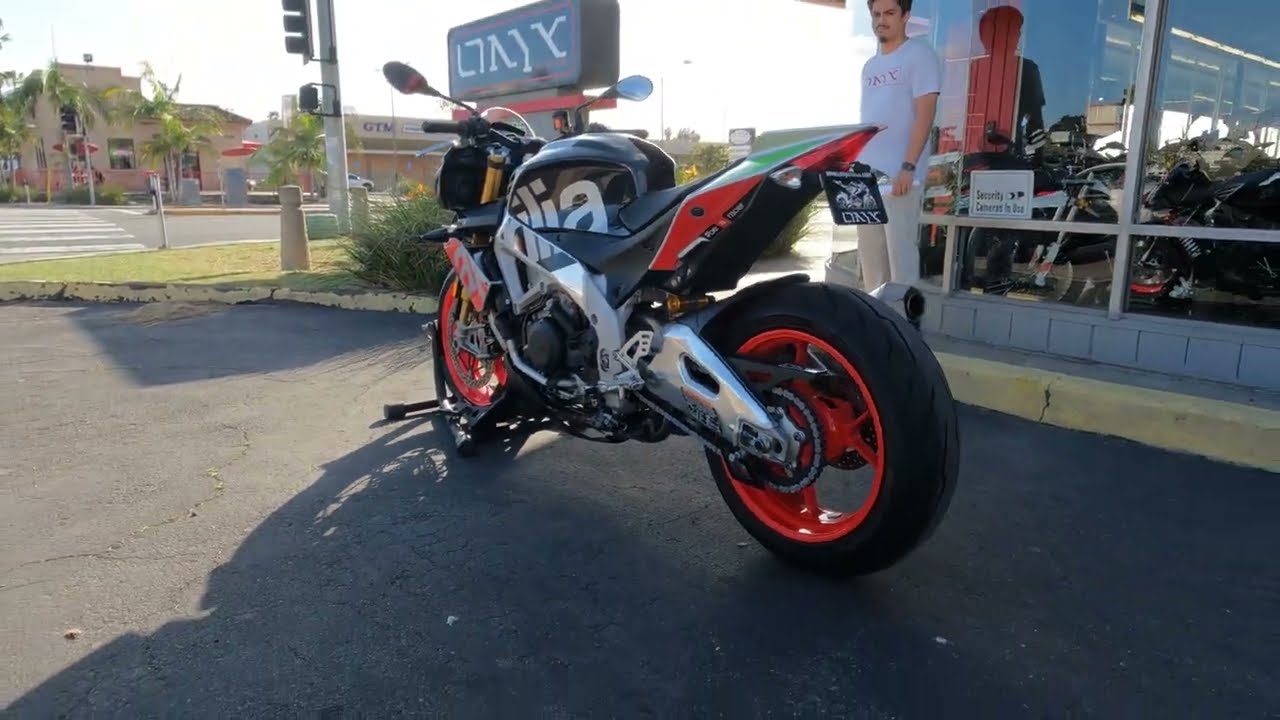 2017 Aprilia Tuono V4 1100 Factory | Walk Around, Start-Up & Sound Clip