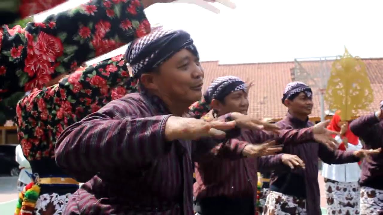 FLASHMOB DANCE JOGJA GUYUP RUKUN GURU KARYAWAN SISWA SMP 2 PIYUNGAN