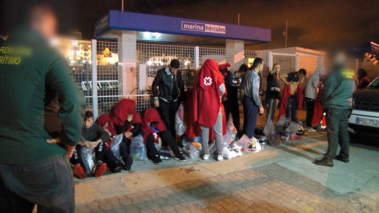 La Guardia Civil intercepta a 17 marroquíes en una embarcación que partió de Ceuta