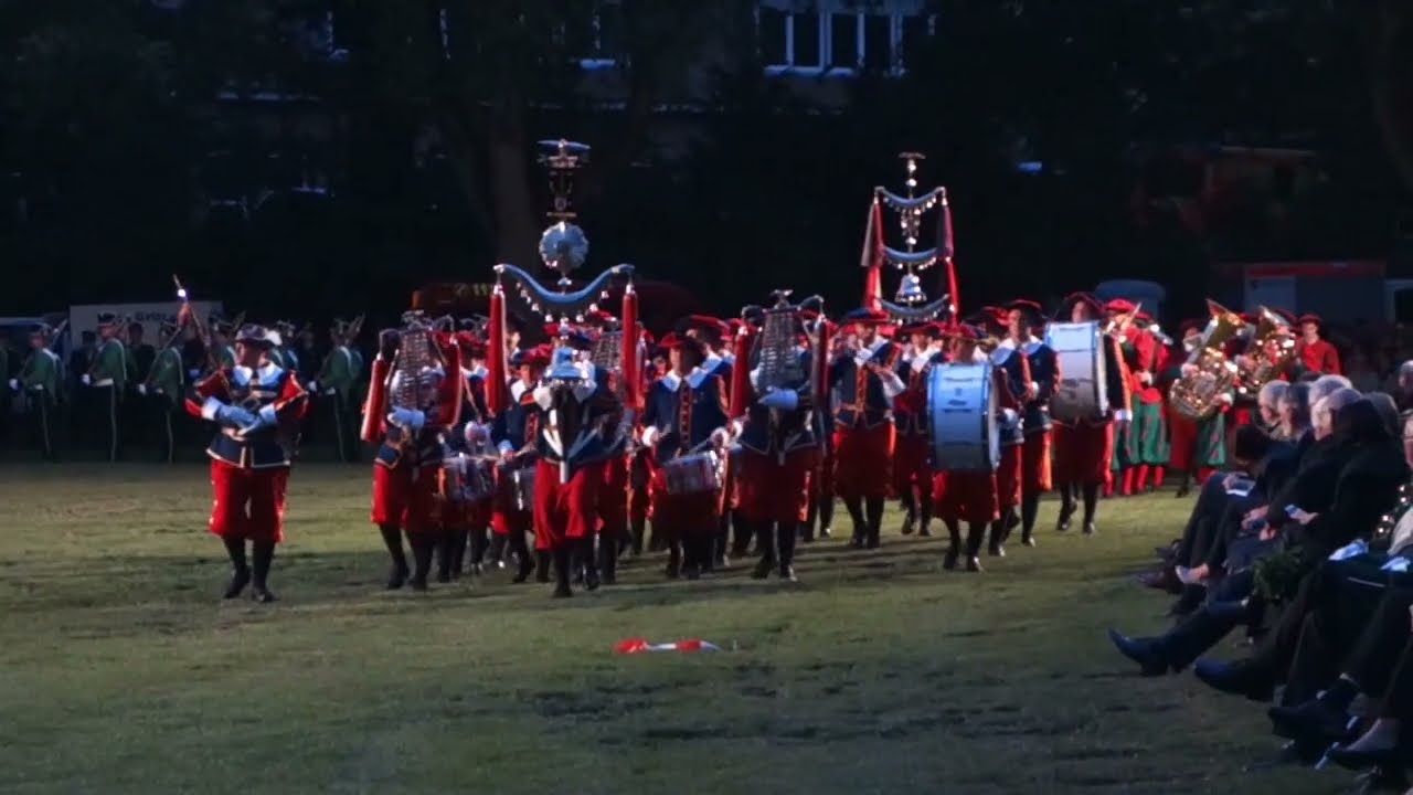 Wildeshauser Spielmannszug - Aussschwenken und Vorbeimarsch auf der Burgwiese Gildefest 2017
