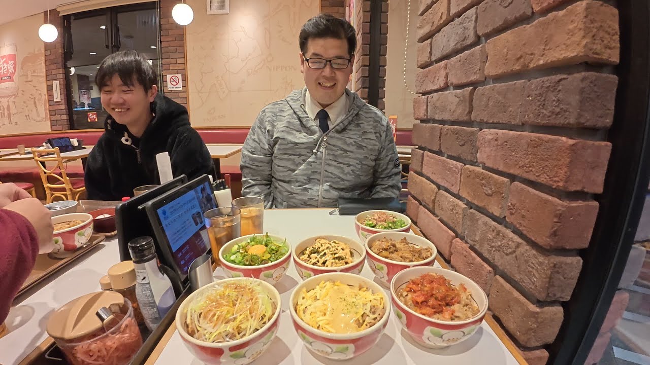 My boss had many kinds of beef bowl in Sukiya