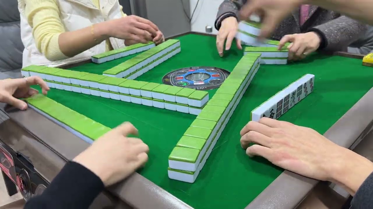 Mahjong281. 廣東牌10番512有花🀄️太公分豬肉局四回之三：精彩🤩三家都￼大牌叫糊坐九望十番，一家能跑出奪Jackpot。
