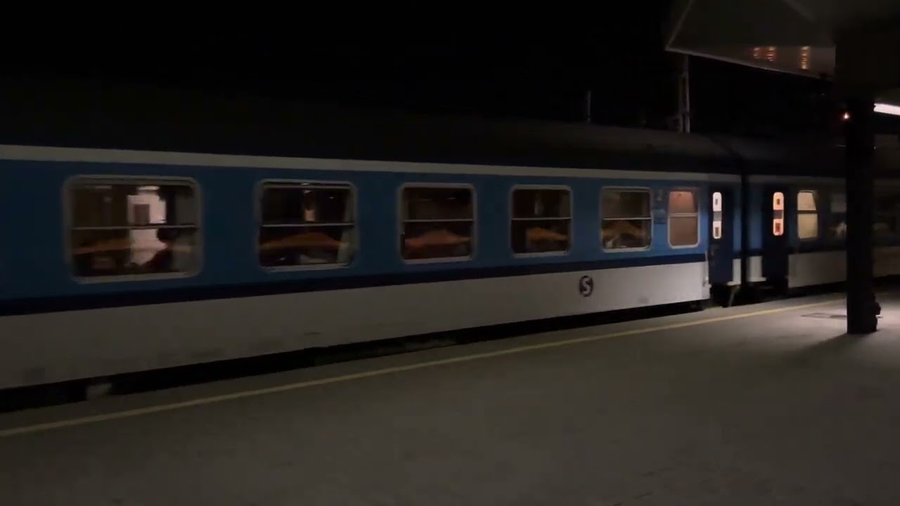 TLK 402 Wydmy z Łeby i Helu do Bohumína odjeżdża ze stacji Częstochowa 17.08.2025
