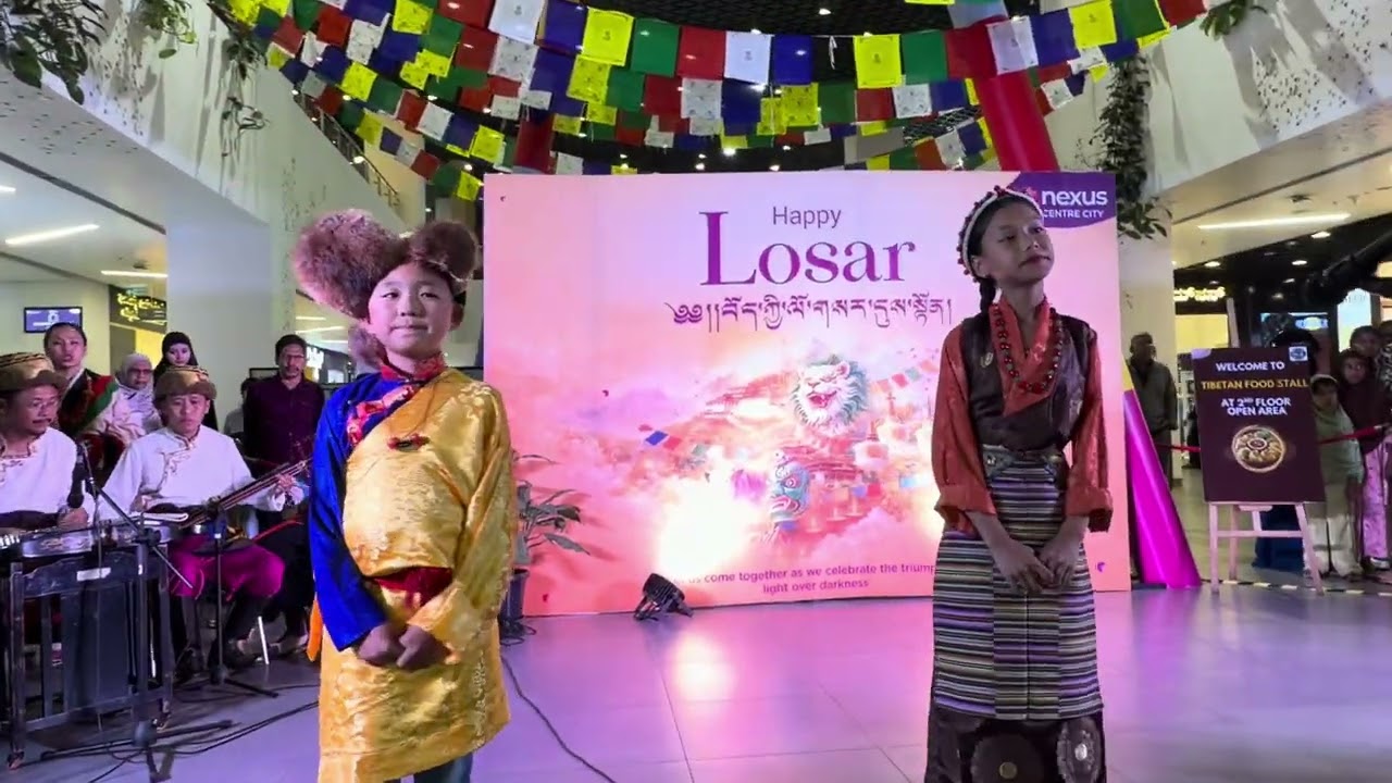མེ་སོར་བོད་ཀྱི་སྡོད་ཁང་གིས་གོ་སྒྲིག་འོག་མེ་སོར་དུ་བོད་ཀྱི་ལོ་གསར་དུས་སྟོན་སྲུང་རྩི་ཞུ་བཞིན་པ།