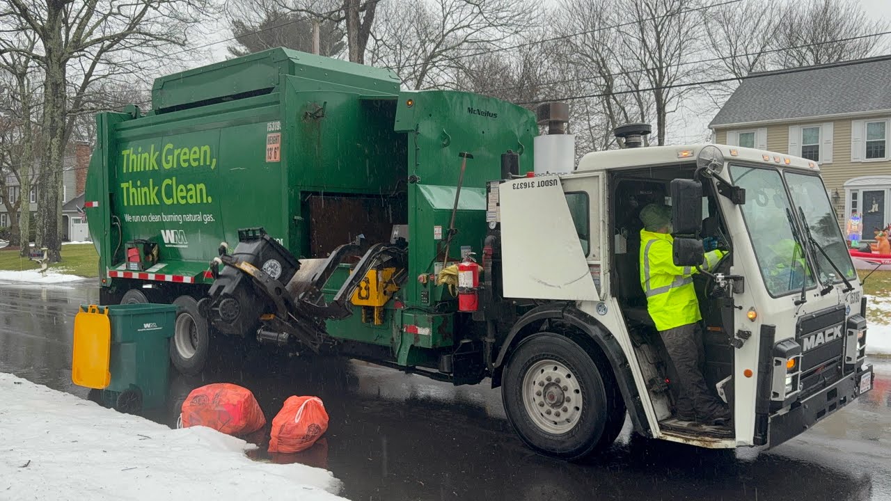 WM Garbage Truck VS Post Xmas Trash 