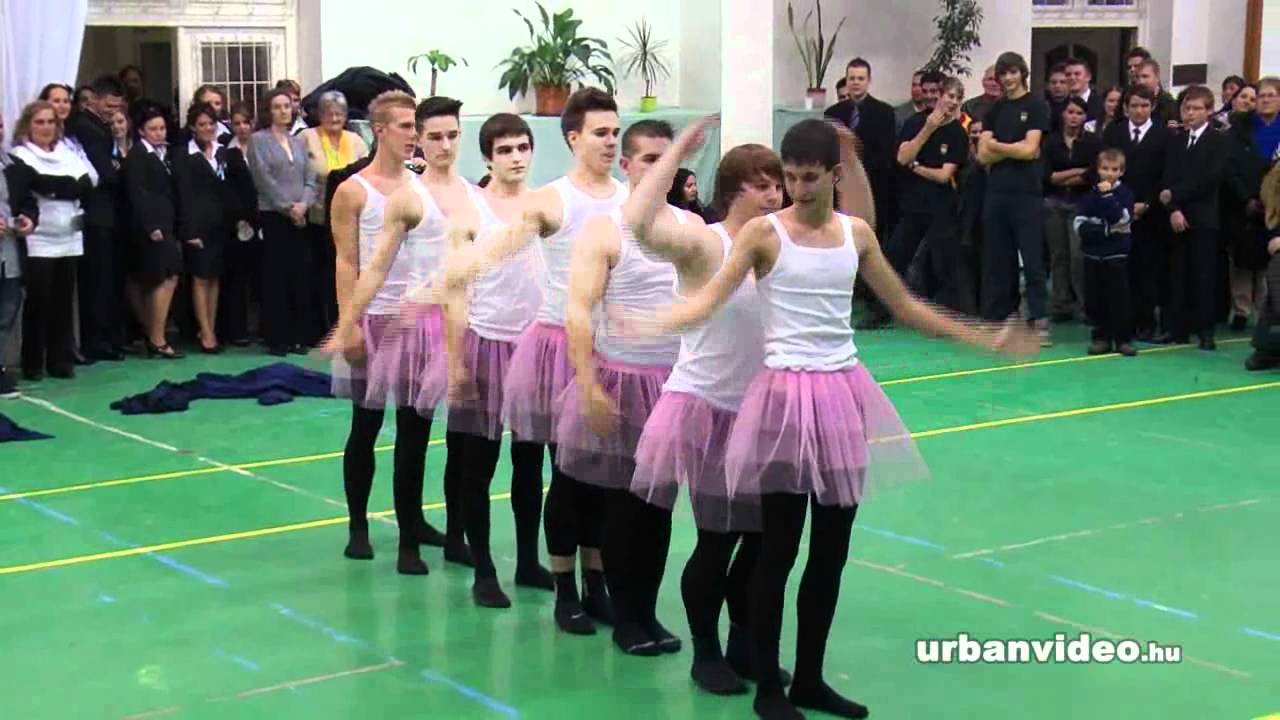 HUMOROS, VICCES tánc a Szalagavatón! 2011. HEVES,-Eötvös József Középiskola 12.A - fiúk !