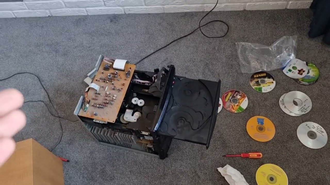 This simple trick can fix the cd player not playing/spinning disk fix!