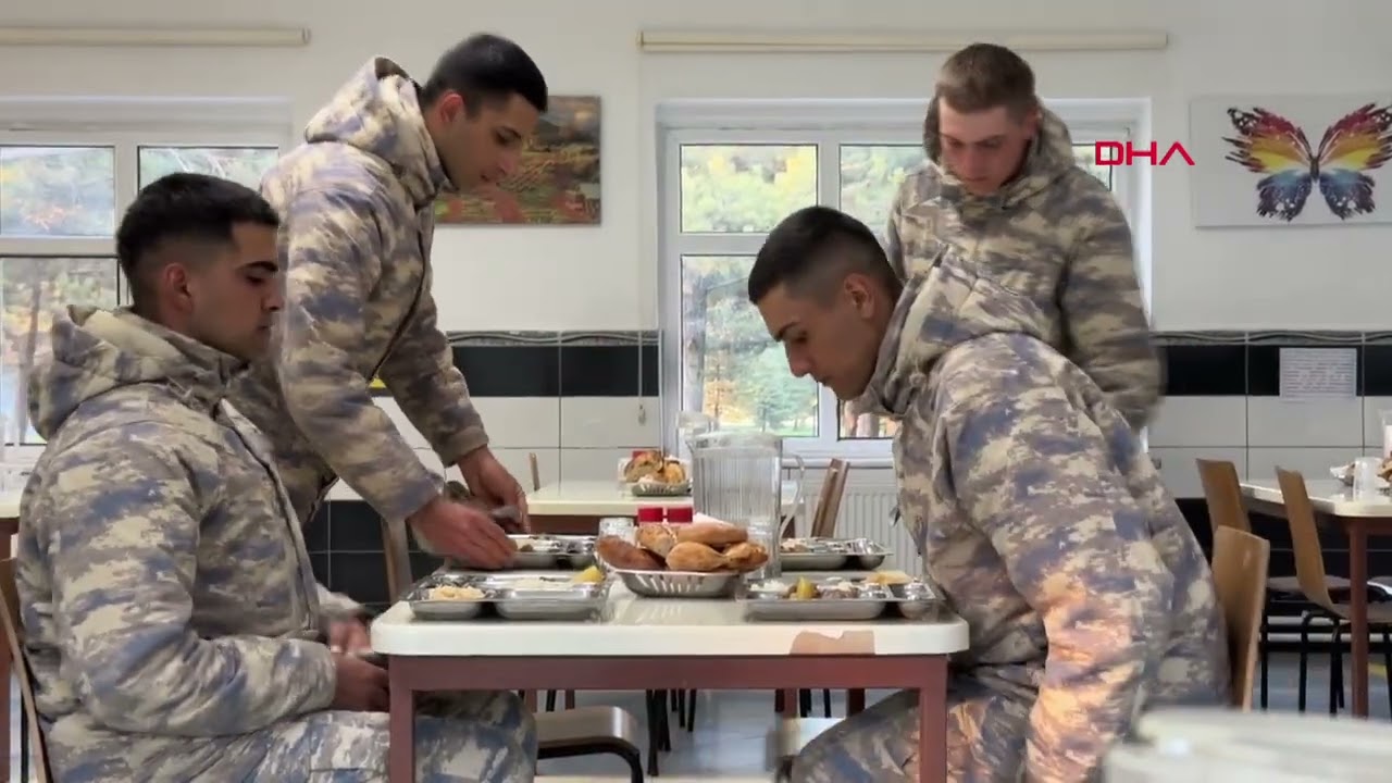Kütahya’da görev yapan Mehmetçikleri ilk iftarda komutanları yalnız bırakmadı