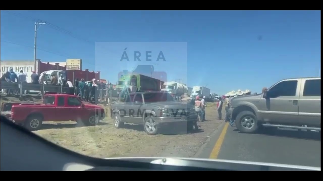 #Bloqueos en carretera Fresnillo - Zacatecas el bloqueo lo efectúan campesinos 