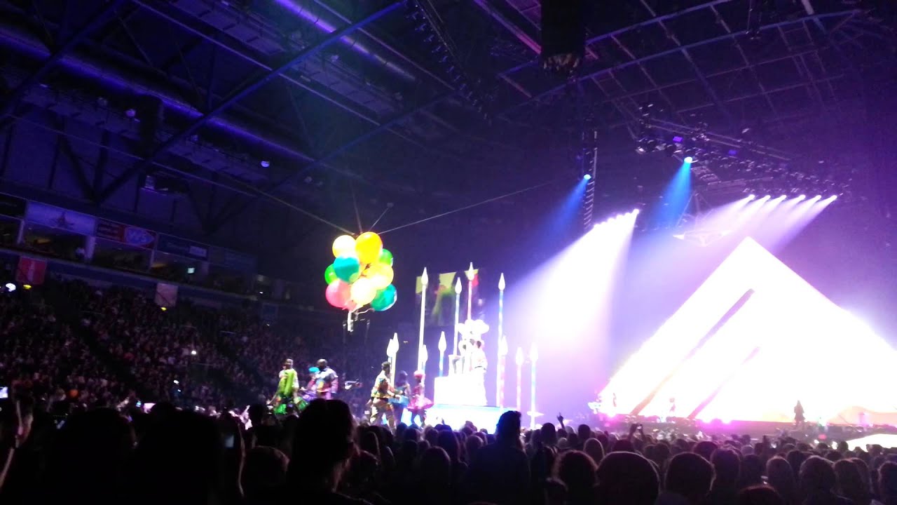 Katy Perry - Birthday (Prismatic World Tour live)