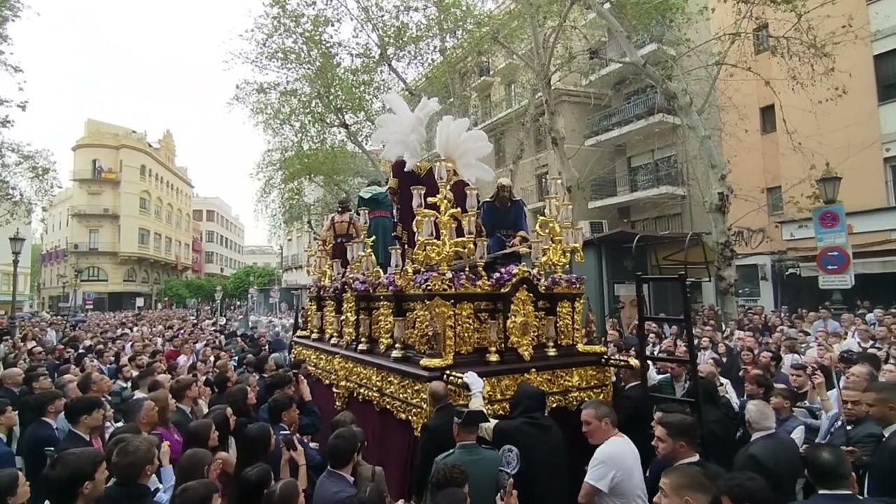 JESUS DESPOJADO POR LA MAGDALENA A SU PASO CON LLUVIA // DOMINGO DE RAMOS 2024