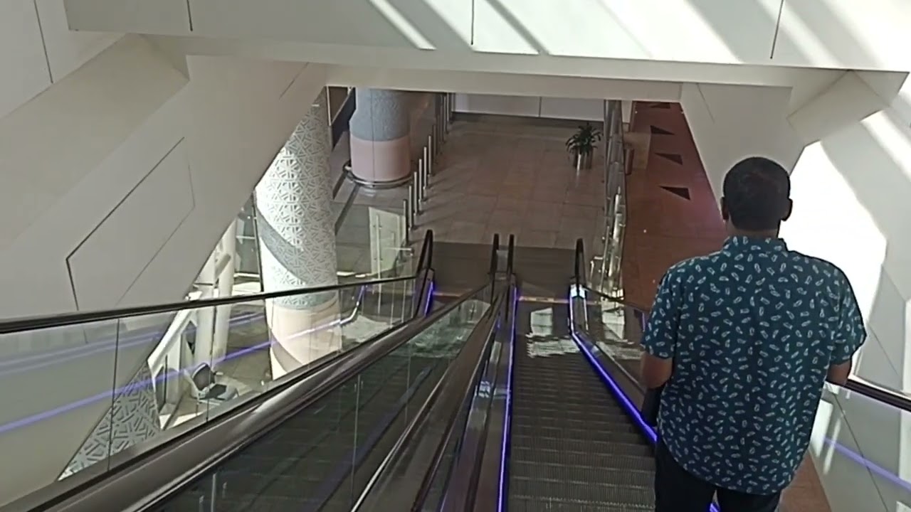 جولة فى مطار جدة صالة ١ Terminal 1 Jeddah Airport قدوم - مغادرة - قطار - باصات - تكاسي - تأجير سيارة