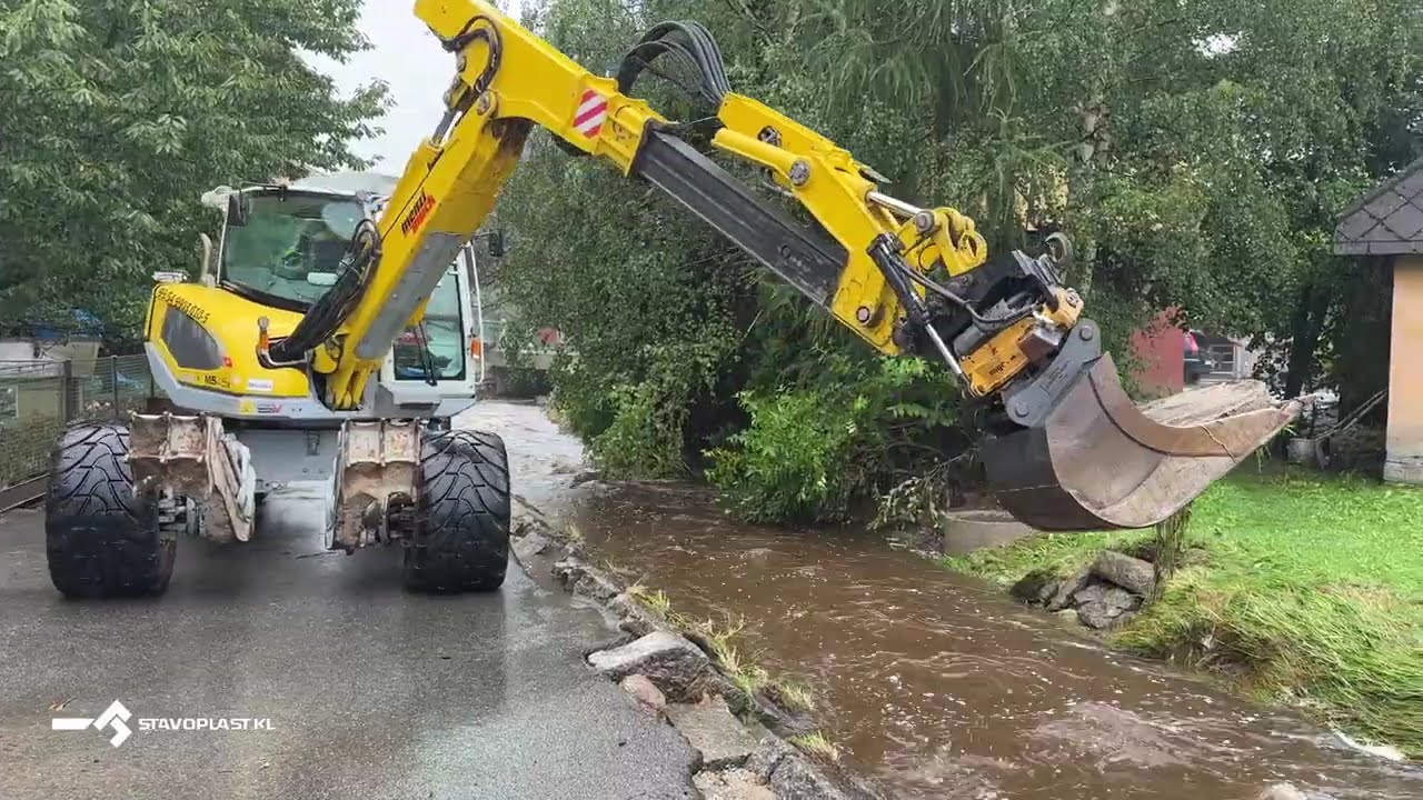 Menzi Muck M545x - Helping during floods / Pomoc při povodních | STAVOPLAST KL