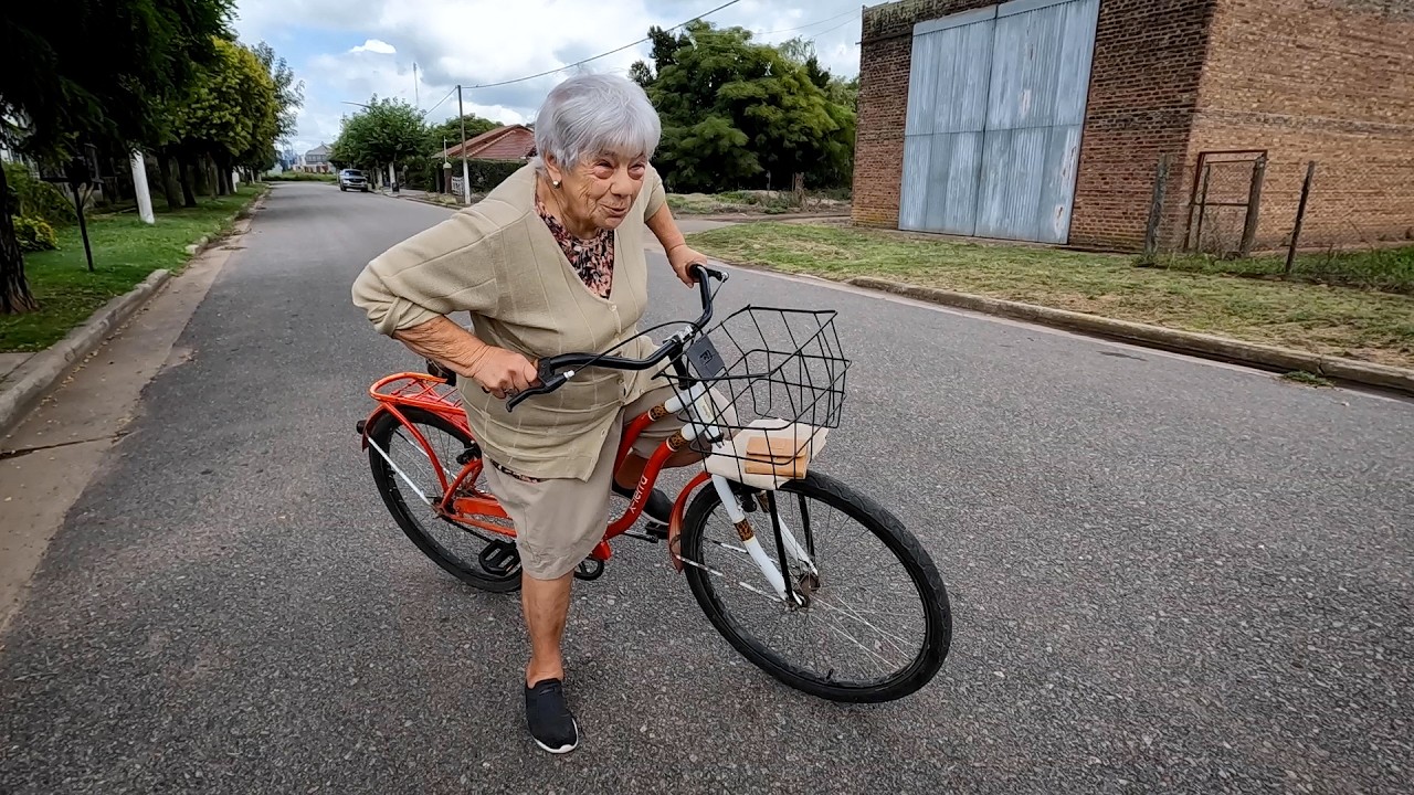 Ser JOVEN a los 80, esta BUEN&Iacute;SIMO lo que hacen las MUJERES en este PUEBLO