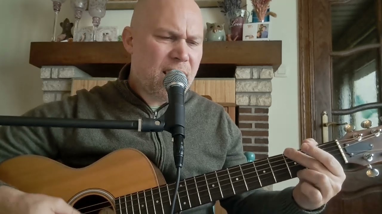 Lucy in the sky with diamonds. The Beatles acoustic cover 