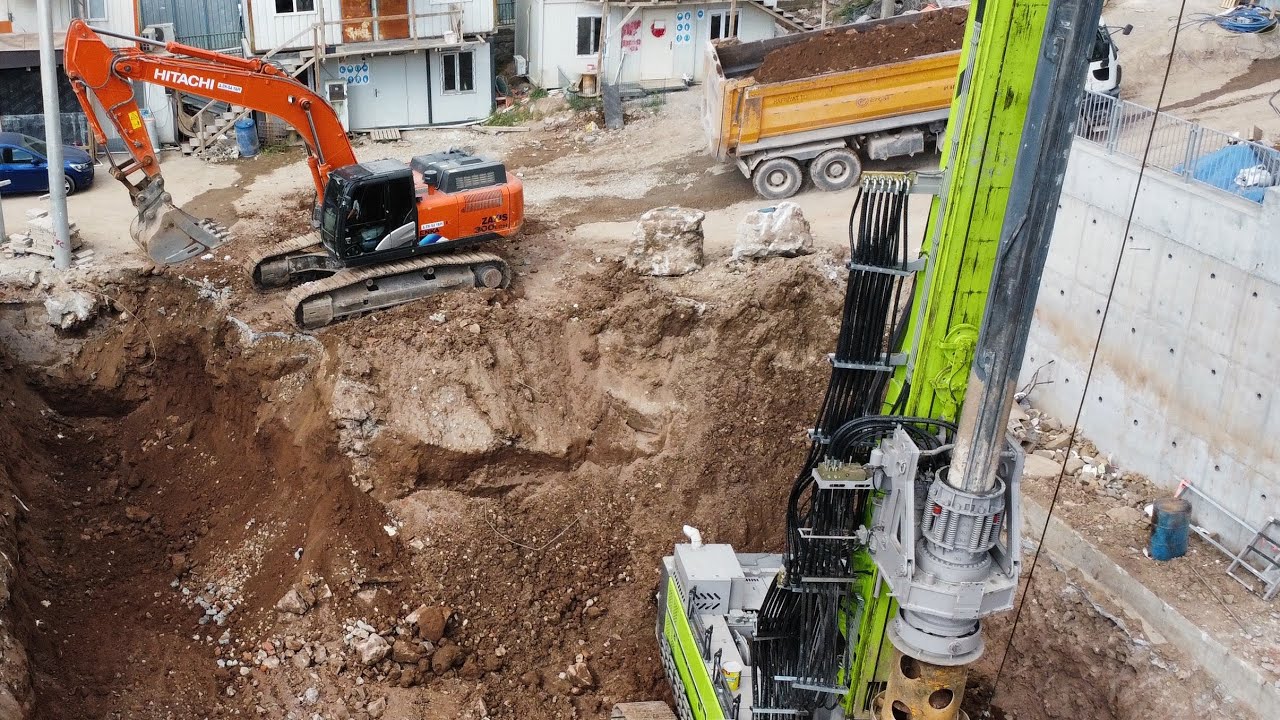 HITACHI 300 Excavator