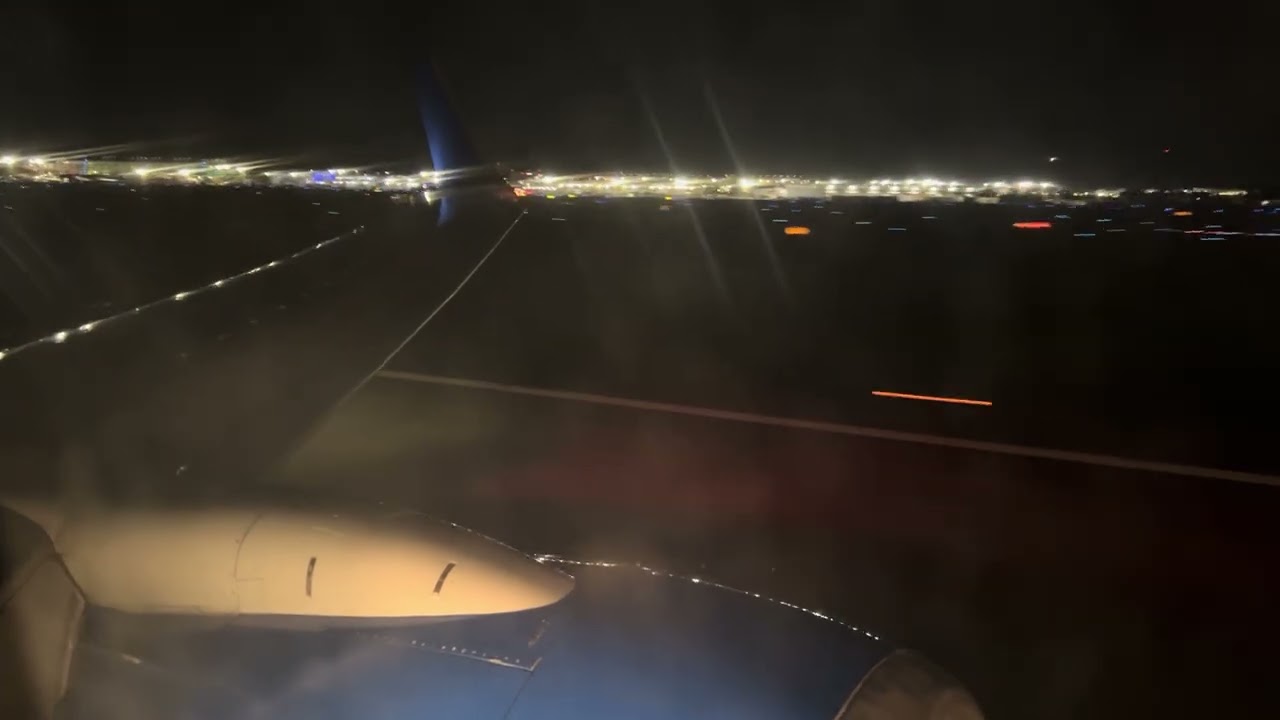 United Airlines B737-900ER Takeoff from George Bush Intercontinental Airport (IAH)
