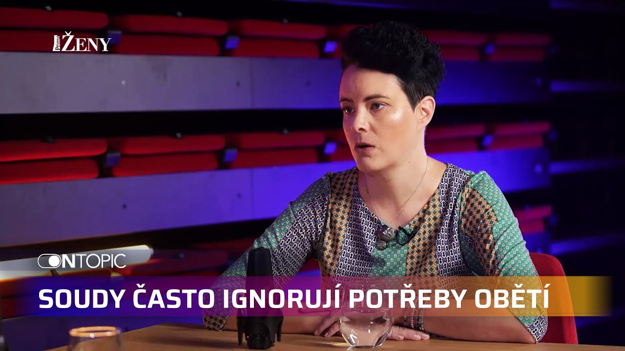 Neměla chlastat a měla držet nohy u sebe? Zastavme přenášení viny na oběť, říká advokátka Hrdá