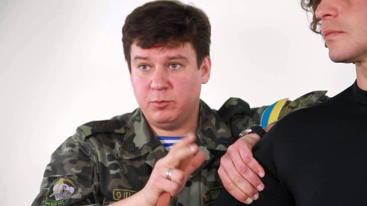 Остановка кровотечения с помощью резинового жгута модели Эсмарха