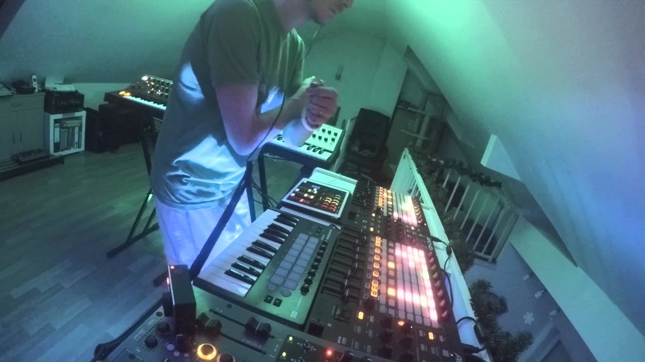 LexX - Moon and beyond (Techno jam with Sub Phatty, Sub 37, System-1, Nord-Lead 4 etc...)